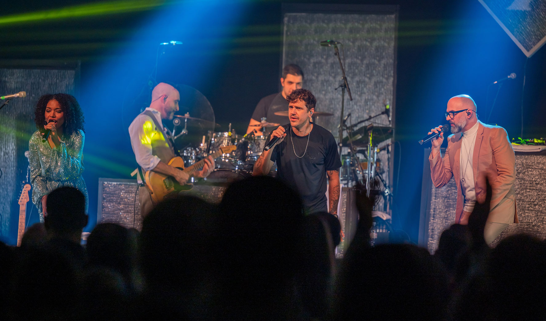 SEVEN auf der Bühne beim Eismond-Konzert