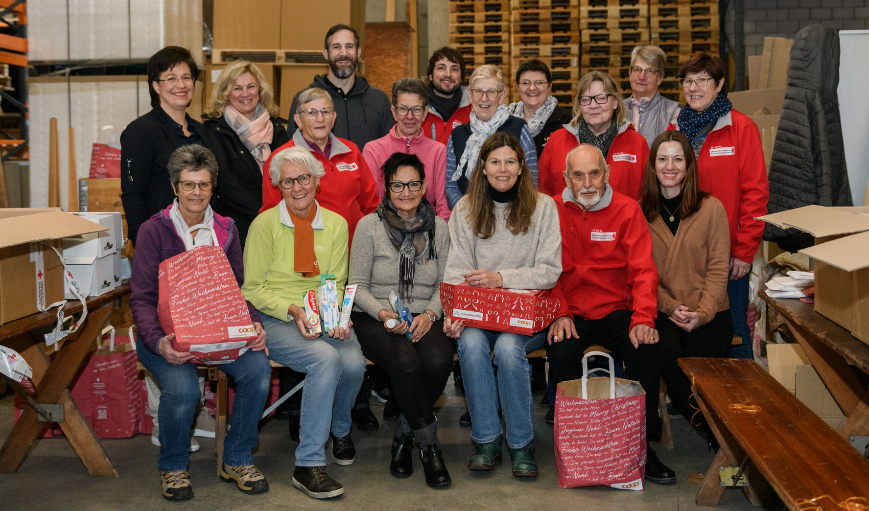 Gruppenbild aller freiwilligen Helferinnen und Helfer