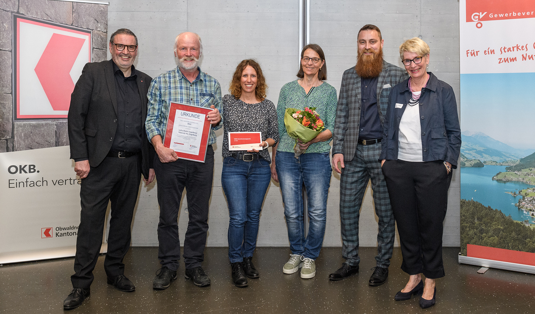 Nebeneinander stehen von links: GVO-Präsident Jonas Wieland, Kernser Edelpizle GmbH Patrick Häcki und Hans-Ruedi Durrer, Leiter Fachsupport OKB.