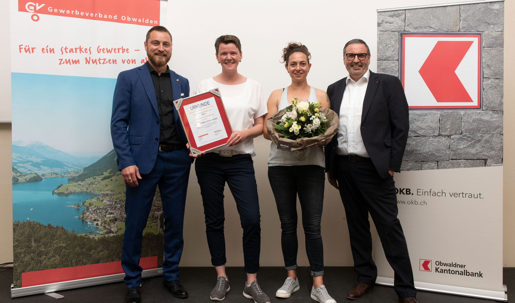 Nebeneinander stehen von links: GVO-Präsident Jonas Wieland, Kernser Edelpizle GmbH Patrick Häcki und Hans-Ruedi Durrer, Leiter Fachsupport OKB.