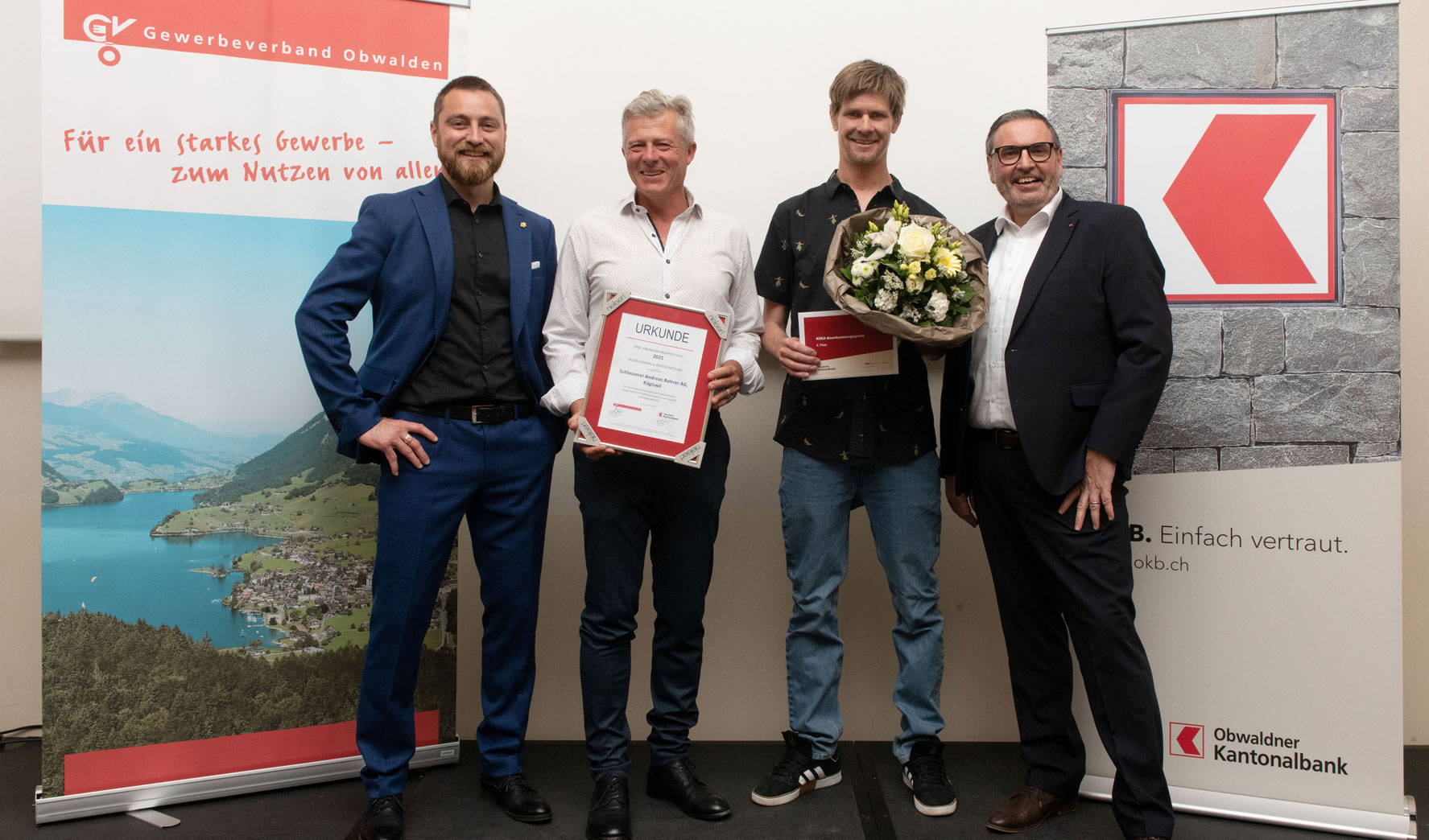 Nebeneinander stehen von links: GVO-Präsident Jonas Wieland, Kernser Edelpizle GmbH Patrick Häcki und Hans-Ruedi Durrer, Leiter Fachsupport OKB.