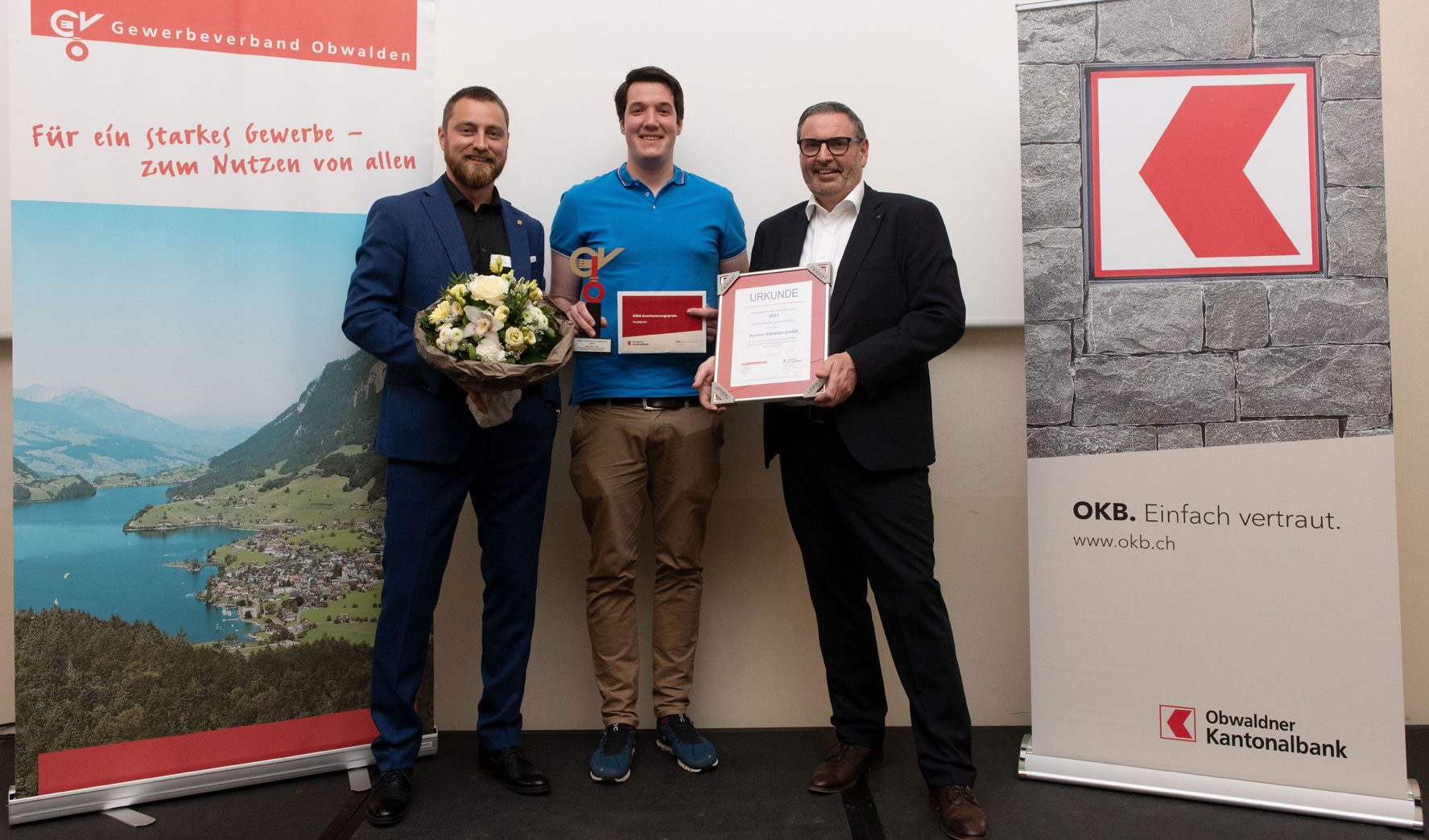Nebeneinander stehen von links: GVO-Präsident Jonas Wieland, Kernser Edelpizle GmbH Patrick Häcki und Hans-Ruedi Durrer, Leiter Fachsupport OKB.