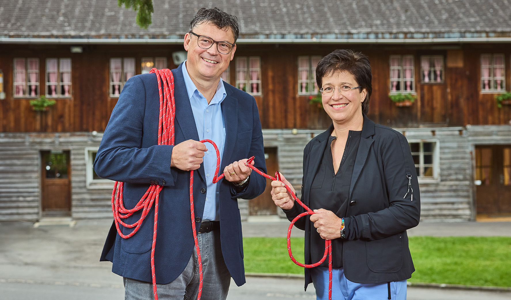 Bankratspräsident Toni Hofer und CEO Margrit Koch sind «midänand» auf dem Gipfel angekommen.